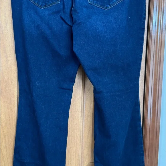 Woman’s Old Navy Dark Blue Kicker Bootcut Mid-rise Flare Jeans size 16 - Picture 3 of 4